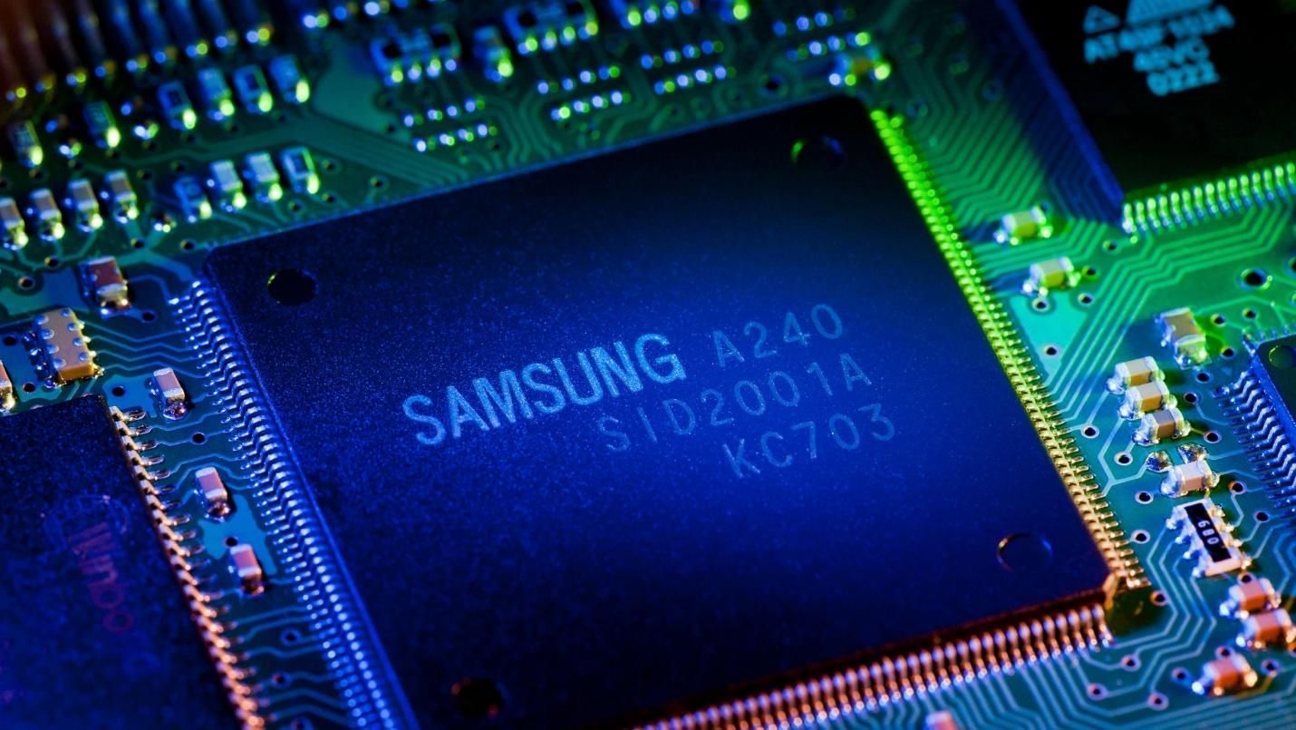 Sắp có CPU Intel được sản xuất bởi... Samsung