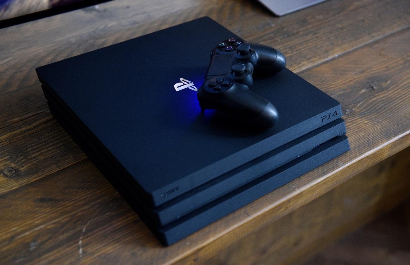 Sony đã bán được hơn 110 triệu chiếc PS4 kể từ năm 2013, trong khi doanh số Xbox One chưa bằng một nửa