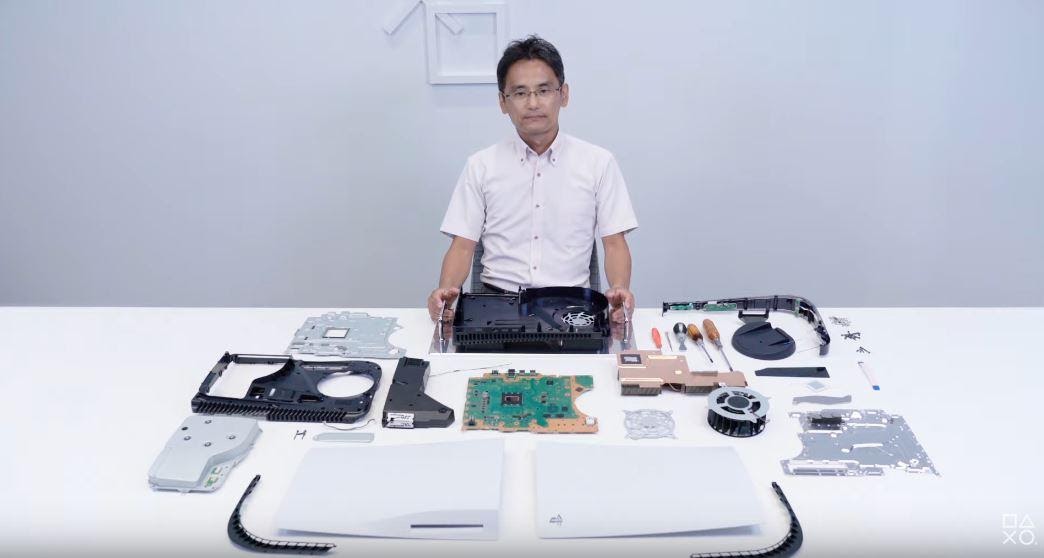 Xuất hiện video Phó Giám đốc Sony “mổ bụng” PlayStation 5, tản nhiệt bằng keo kim loại lỏng