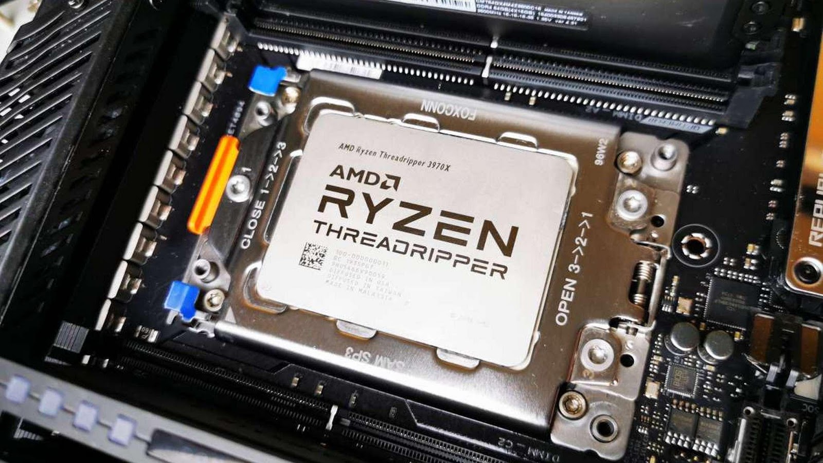 Cha đẻ của Linux lần đầu tiên nâng cấp sang CPU AMD Ryzen Threadripper 3970X sau 15 năm mặn nồng với Intel