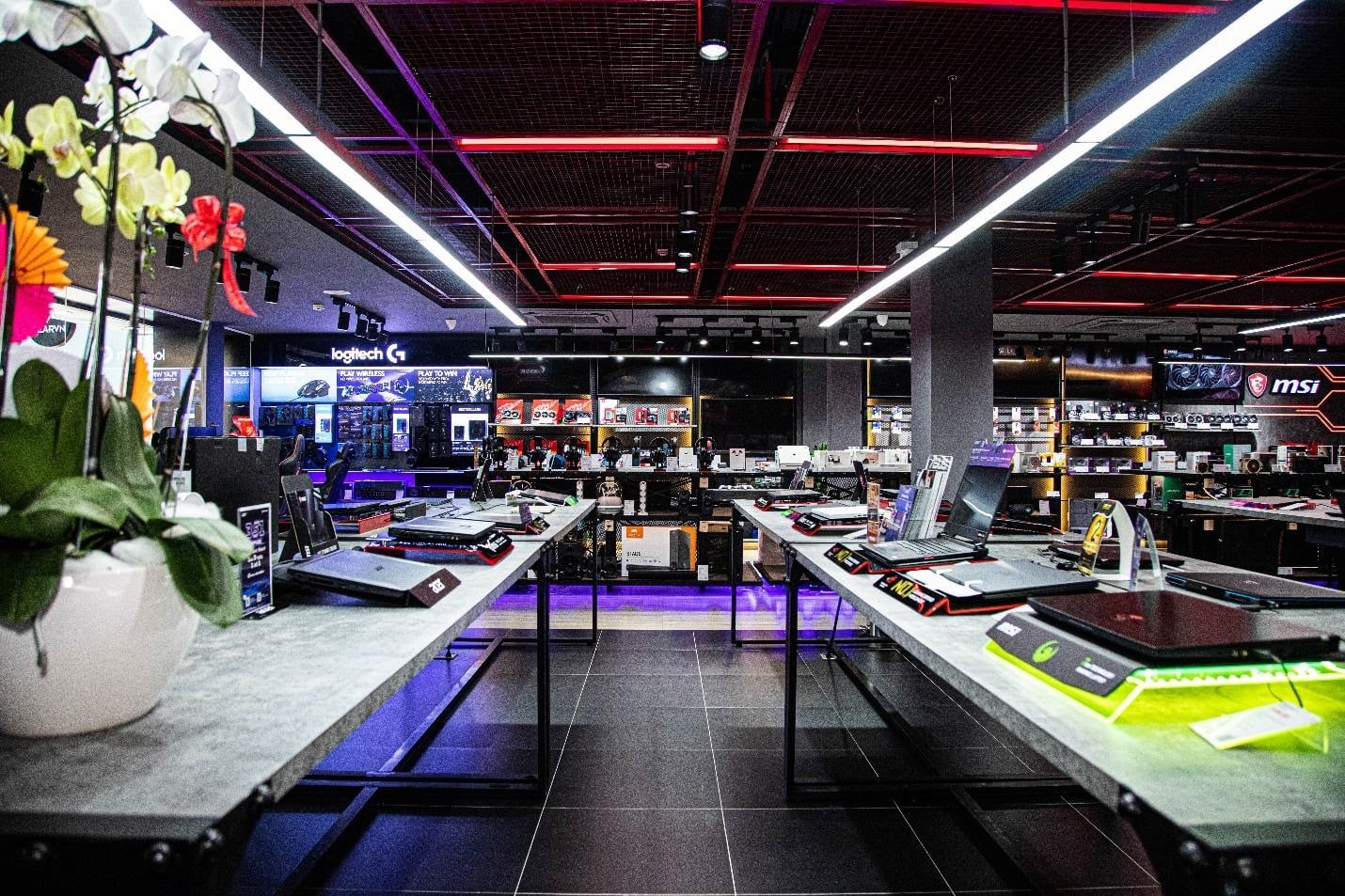 Một vòng showroom GearVN PC Hi-end dành cho game thủ ngay trung tâm thành phố Hồ Chí Minh