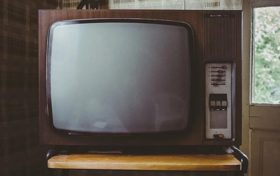 Một người bật TV khiến cả làng rớt mạng suốt 18 tháng