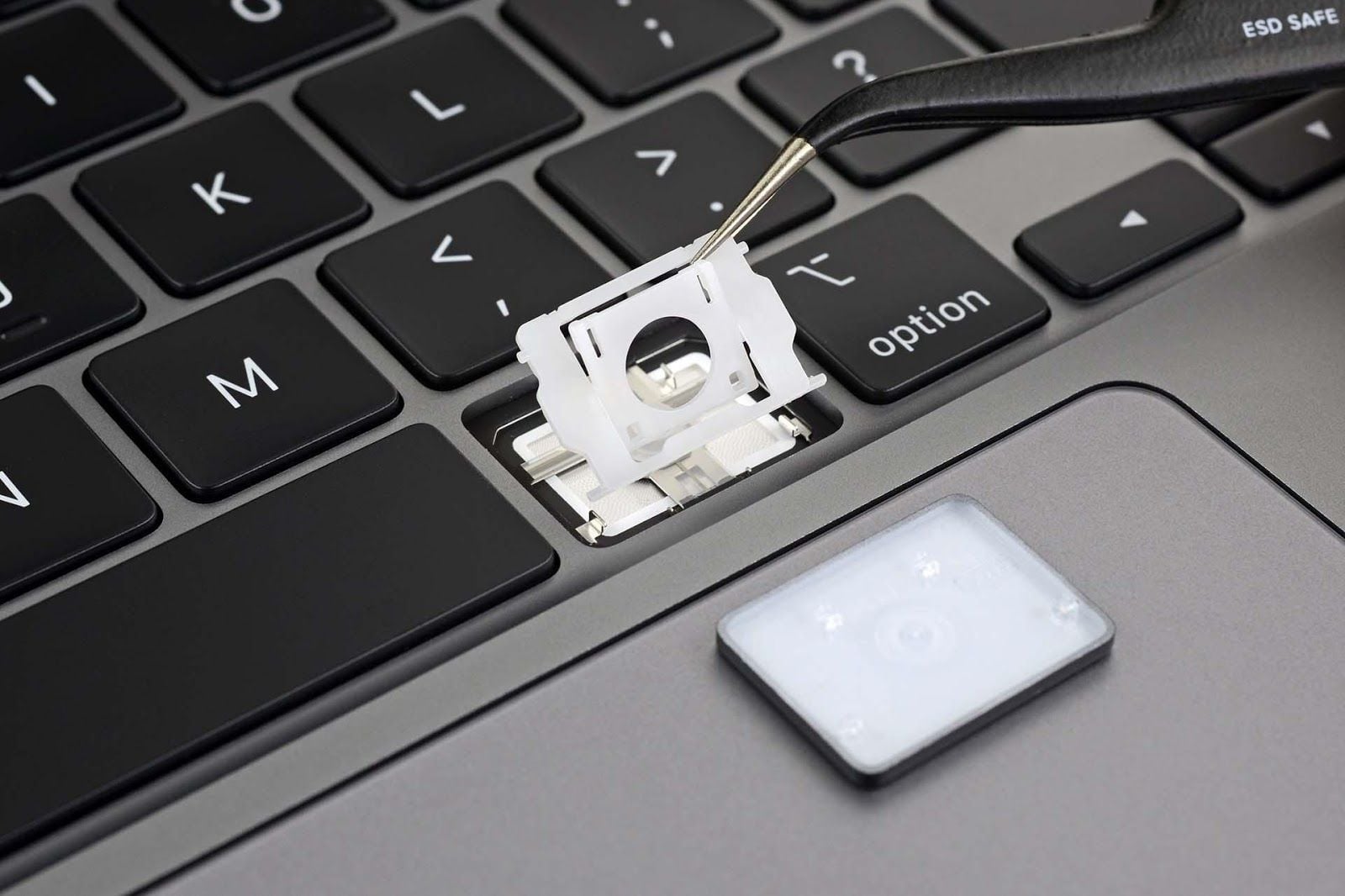 Quay đầu là bờ: MacBook Pro 16” bỏ bàn phím cánh bướm, trở về với cơ chế truyền thống