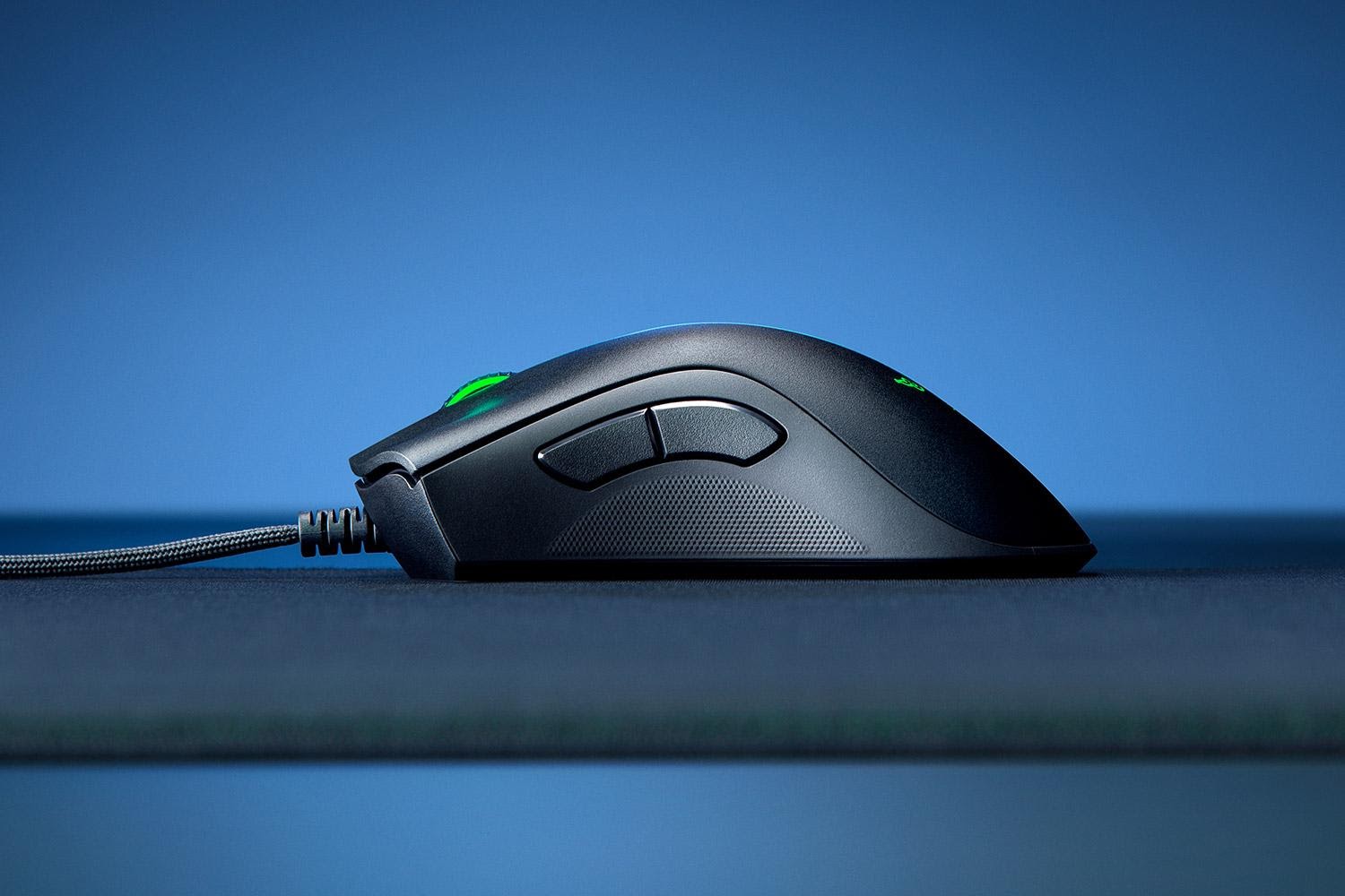 Razer trình làng chuột huyền thoại DeathAdder V2: “Bình cũ, rượu mới”, giá không đổi
