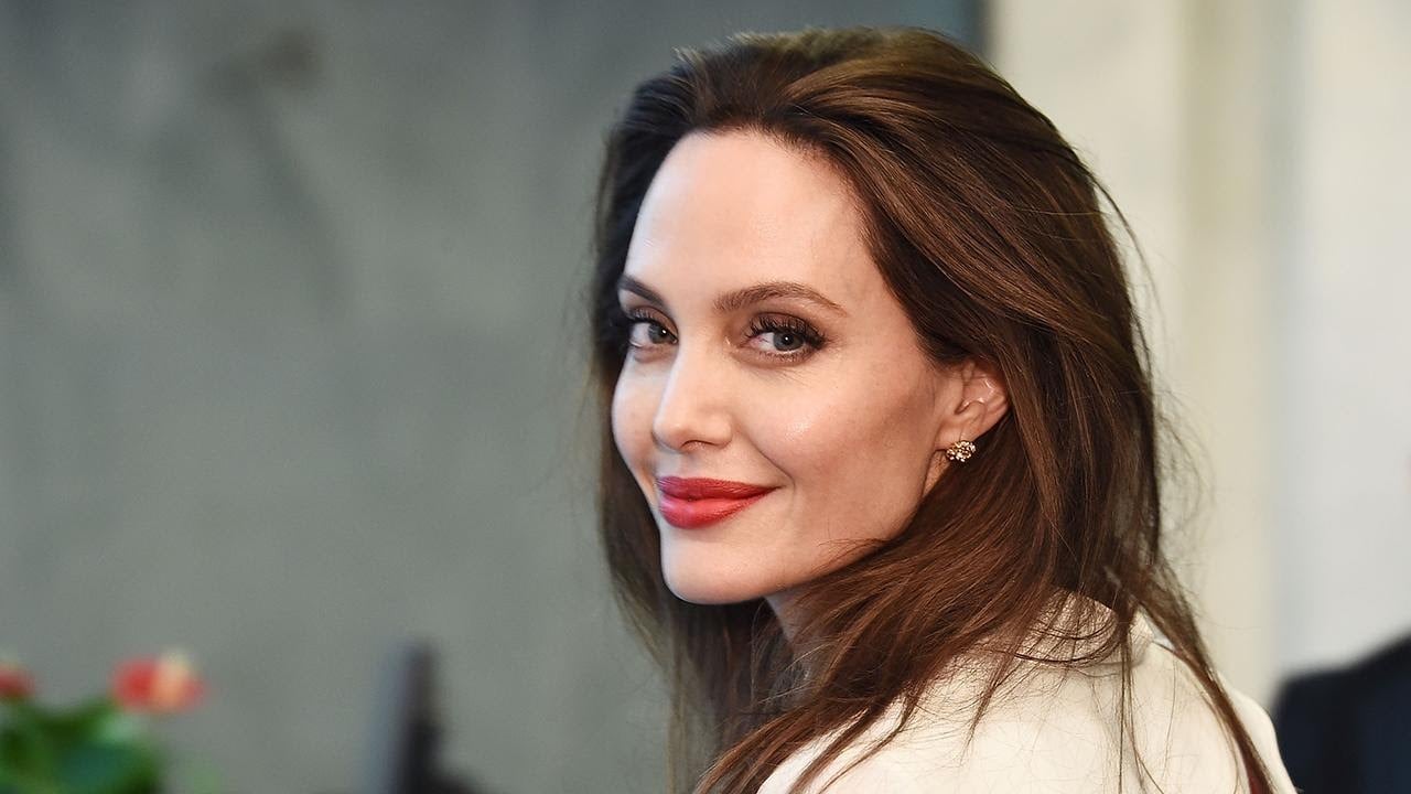 Siêu sao Hollywood Angelina Jolie hợp tác với Microsoft để giúp anh em trở thành “công dân có ích” trên mạng