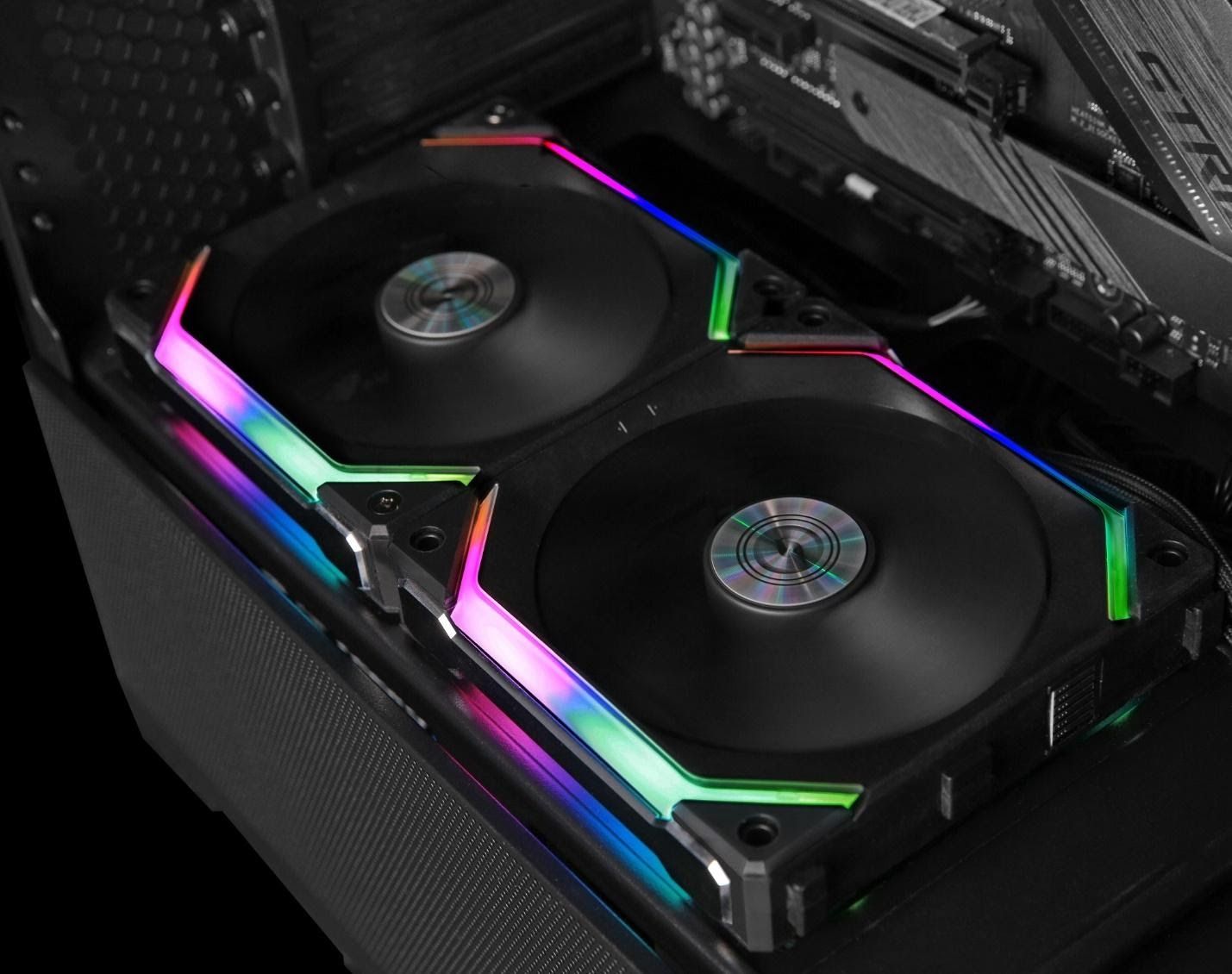 Xuất hiện quạt Lian Li Uni Fan SL120 RGB giúp anh em giải quyết vấn đề đi dây