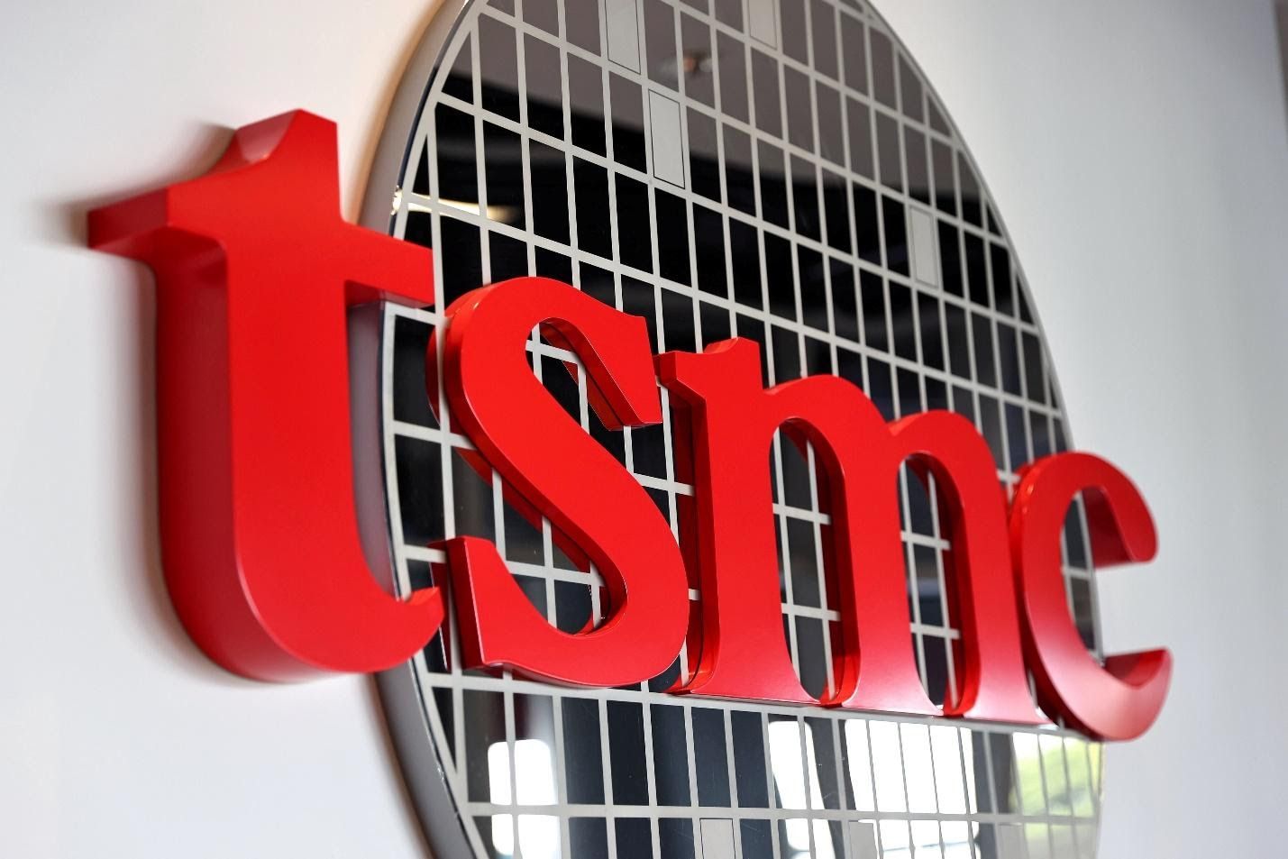 Chip đang thiếu hụt trầm trọng, giờ đến công nhân nhà máy TSMC nhiễm COVID-19 đe dọa đến nguồn cung