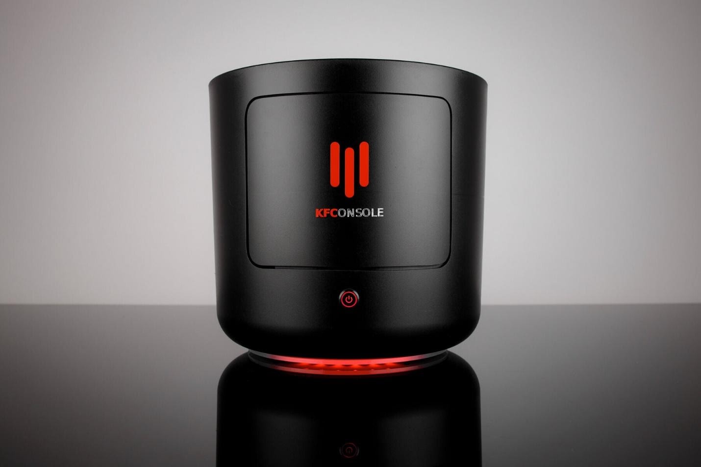 KFC hé lộ "nồi cơm điện gaming", 4K ray tracing, xuất hình 240 Hz, tích hợp luôn khay… hâm nóng gà rán