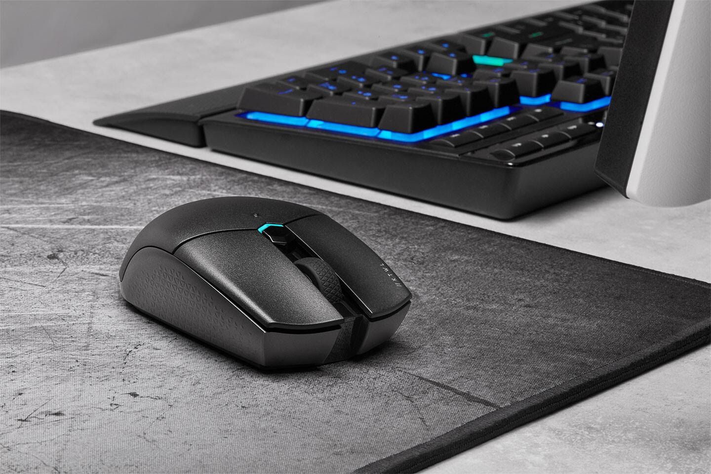 Corsair ra mắt chuột gaming Katar Pro Wireless gọn nhẹ với độ trễ dưới 1 ms, pin 135 tiếng, giá 40 đô