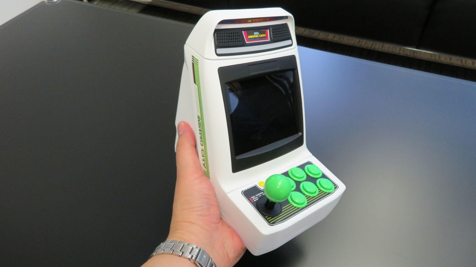 SEGA ra mắt máy điện tử thùng Astro City Mini có sẵn 36 game, nhìn cũng đẹp giá cũng mềm