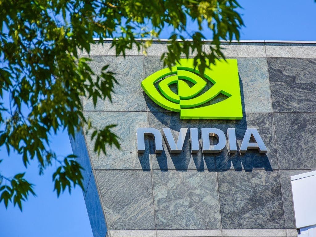 Lần đầu tiên trong lịch sử, NVIDIA vượt mặt Intel để trở thành hãng chip có giá trị cao nhất nước Mỹ