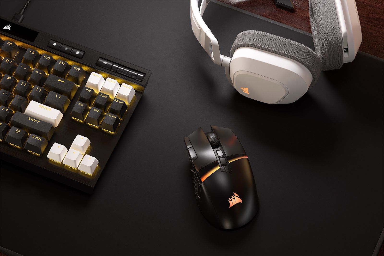 Corsair ra mắt chuột gaming Darkstar Wireless giúp game thủ khai phá mọi kỹ năng