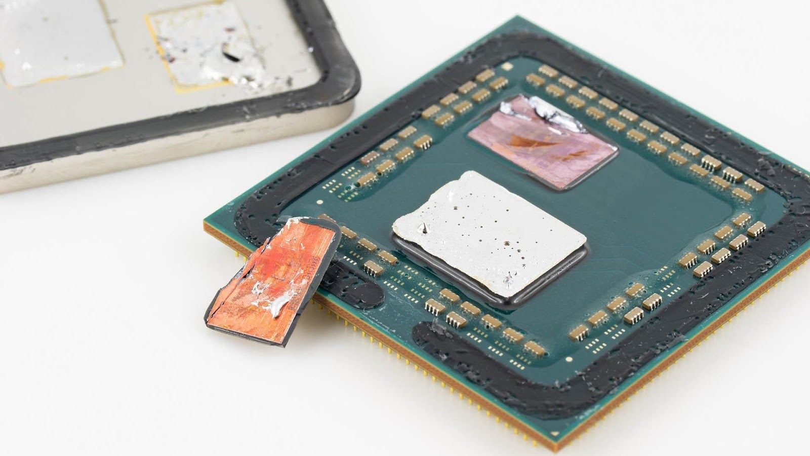 Mời anh em cùng chiêm ngưỡng bộ ảnh CPU AMD Ryzen 5 5600X phiên bản… bị mẻ