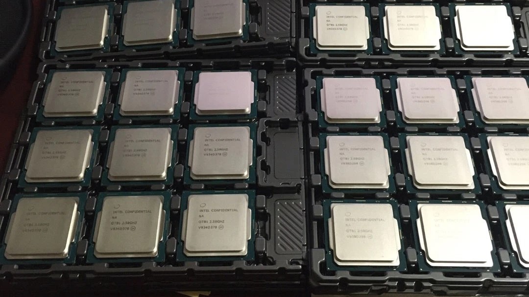 Một tên buôn lậu đắp 160 con CPU lên người nhằm qua mặt hải quan Trung Quốc