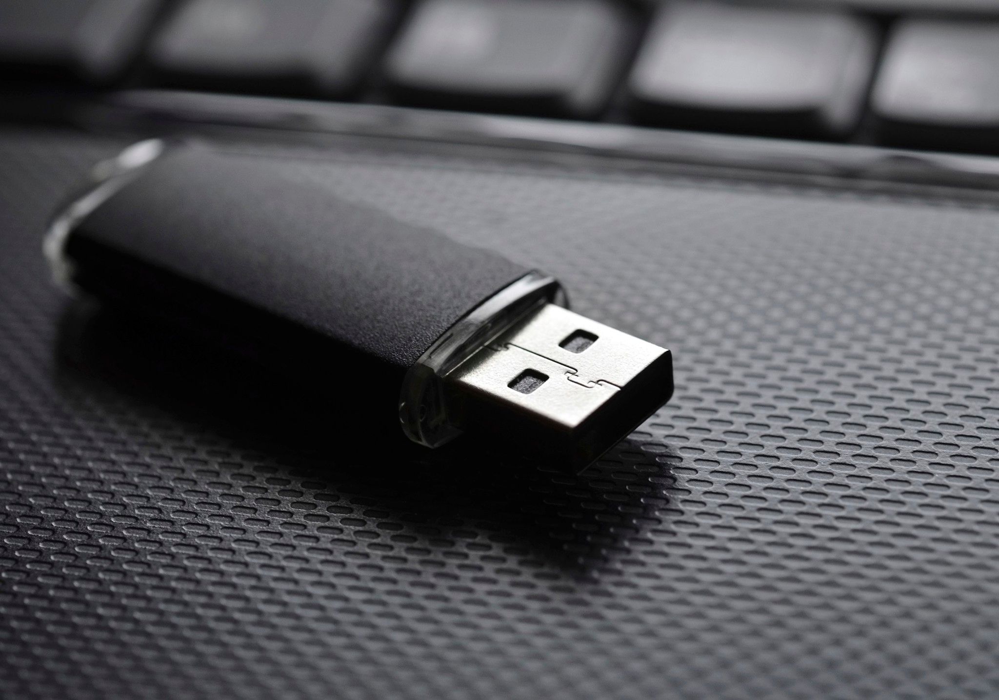 Vì sao USB cực tiện nhưng vẫn chưa thống trị hết các cổng kết nối, hoá ra lý do là đây