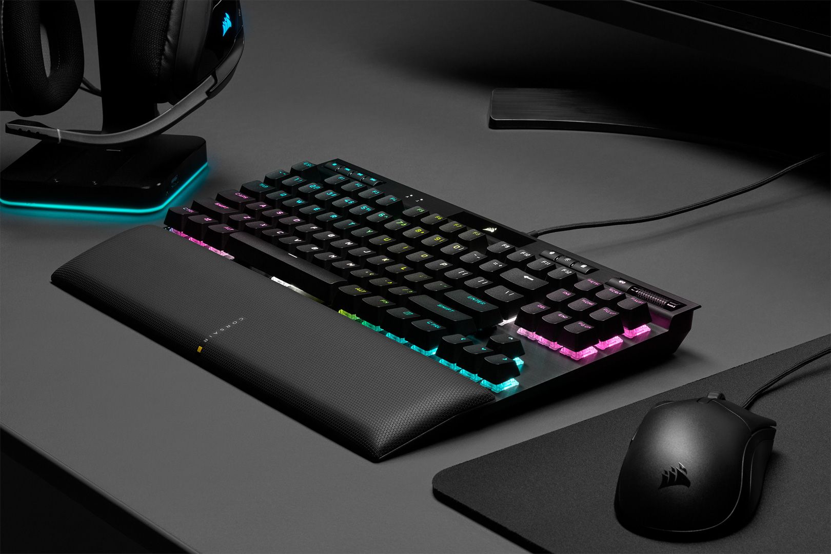 Corsair trình làng bàn phím cơ quang học K70 RGB TKL giúp game thủ chinh phục đam mê