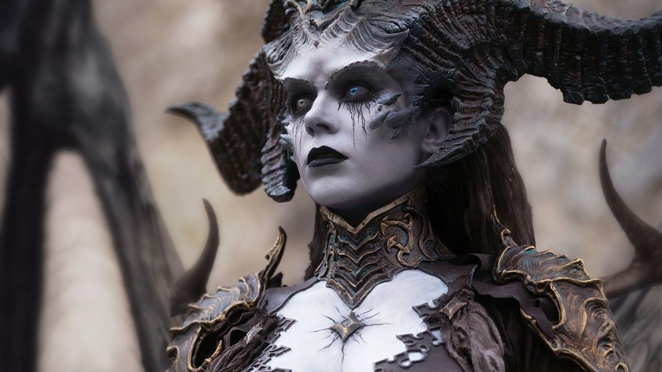 Nữ cosplay Diablo 4 khiến dân tình cứng người vì màn hóa trang nữ hoàng Lilith siêu quyến rũ