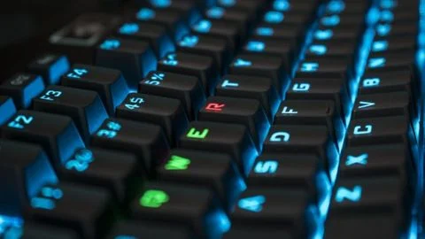 Tìm hiểu về QWERTY, lý do chữ cái trên bàn phím sắp xếp 1 cách “lung tung”