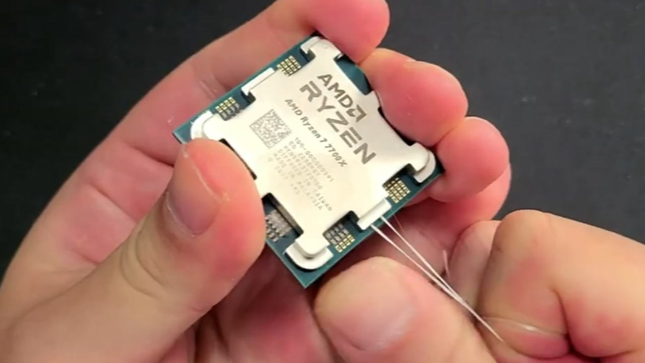 YouTuber Hàn Quốc delid Ryzen 7 7700X giá hơn 9 triệu đồng bằng chỉ nha khoa và bàn ủi