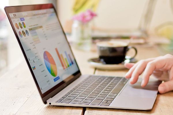 Top 6 dòng laptop văn phòng năm 2021 bạn không nên bỏ qua