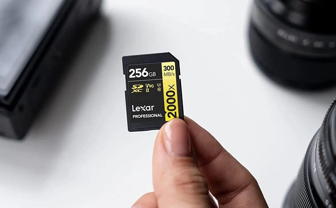 Lexar trình làng thẻ nhớ GOLD 2000x 256GB SDXC UHS-II V90 với tốc độ lên đến 300 MB/s