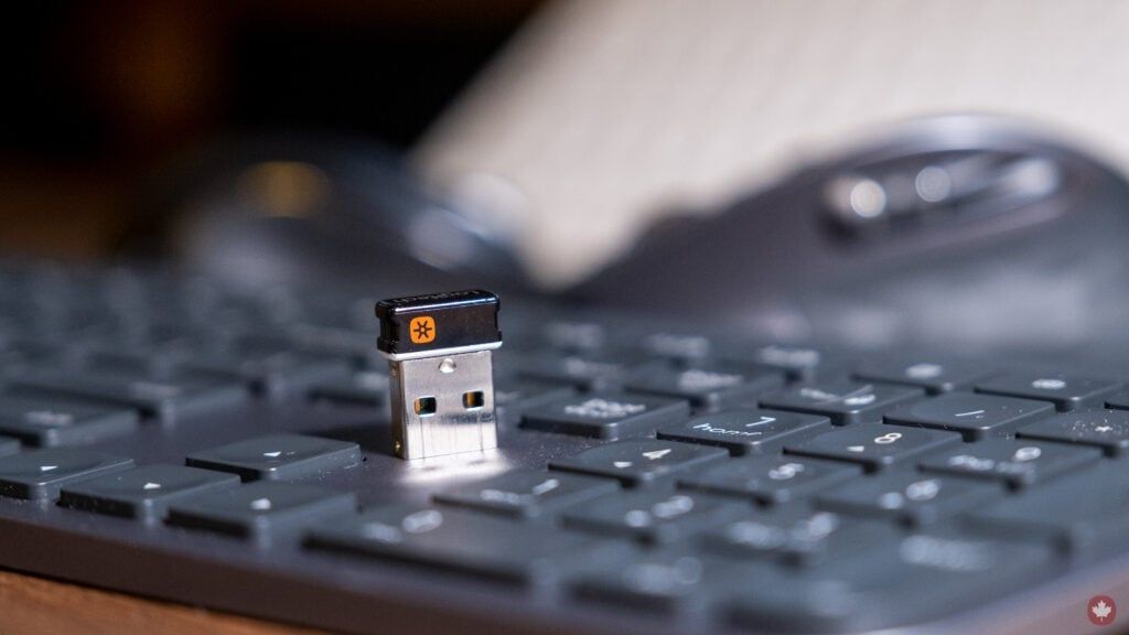 Logitech Unifying receiver là gì?