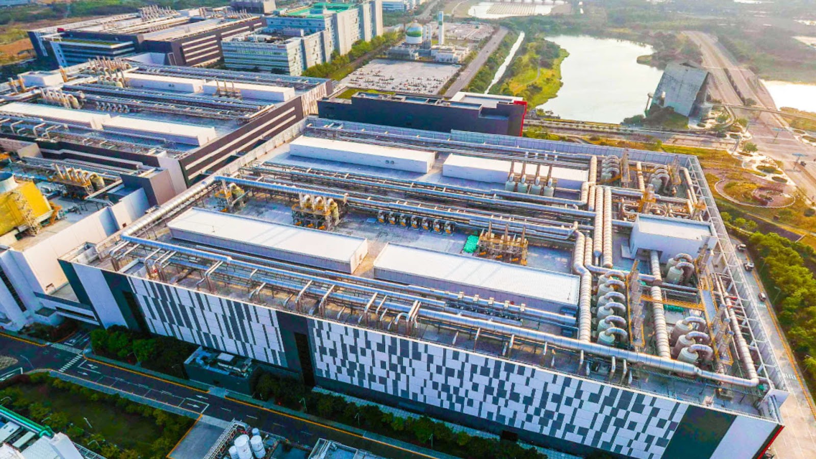 Đài Loan hạn hán nghiêm trọng, nhà máy sản xuất chip hàng đầu thế giới TSMC lâm vào cảnh… hết nước để xài