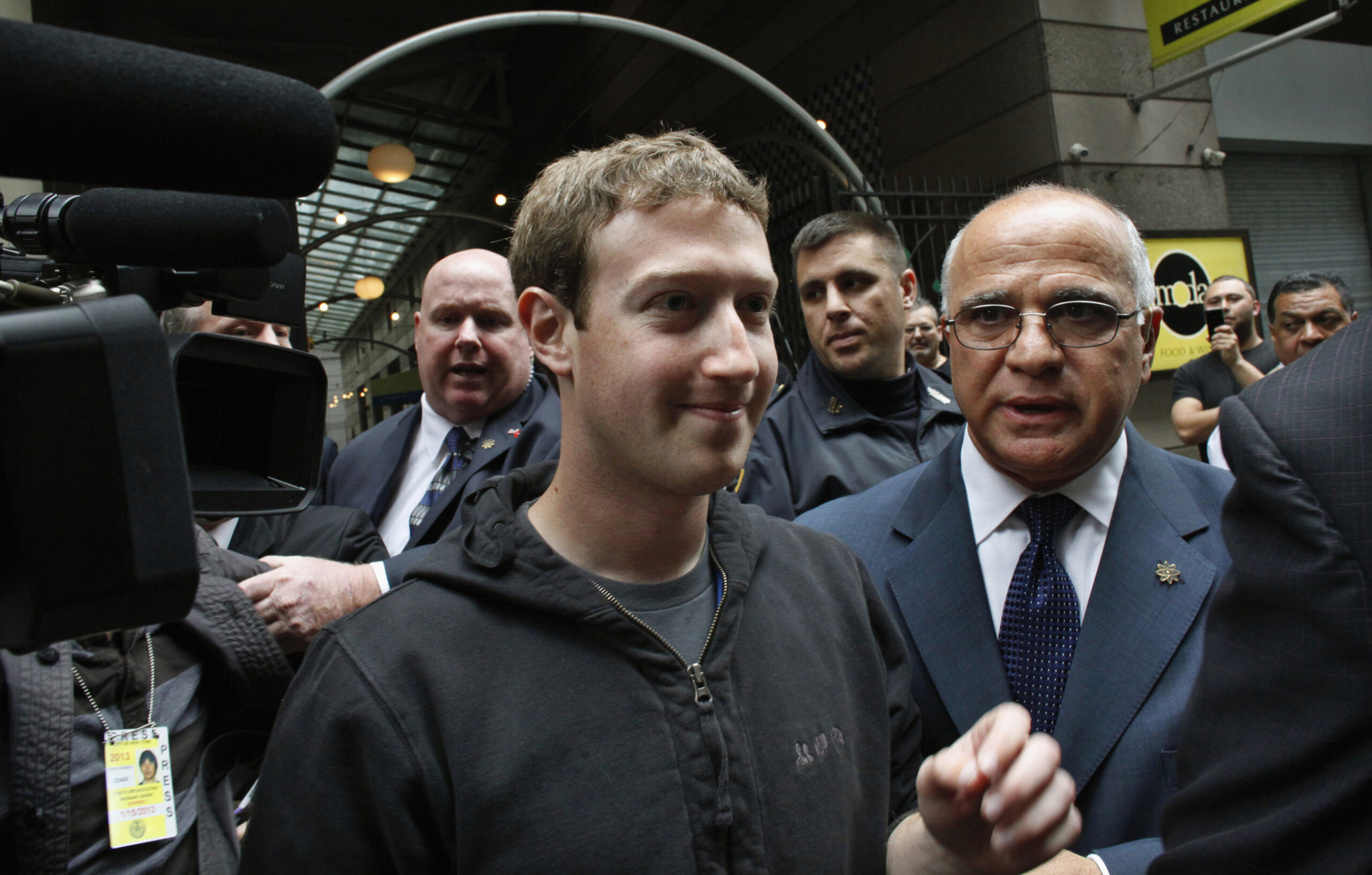 Facebook chi 23,4 triệu đô chỉ để bảo vệ Mark Zuckerberg, gấp 14,5 lần so với tỷ phú giàu nhất thế giới Jeff Bezos