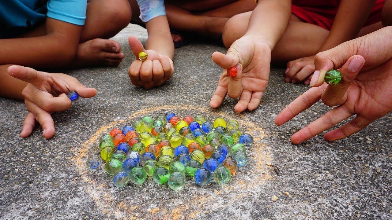 Trước khi game và công nghệ về với buôn làng thì đây chính là những trò chơi “dữ dội” ngày đó