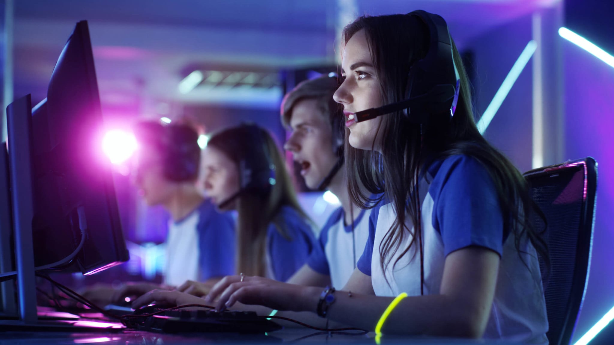 Tại sao game eSport ít “sát” phần cứng?