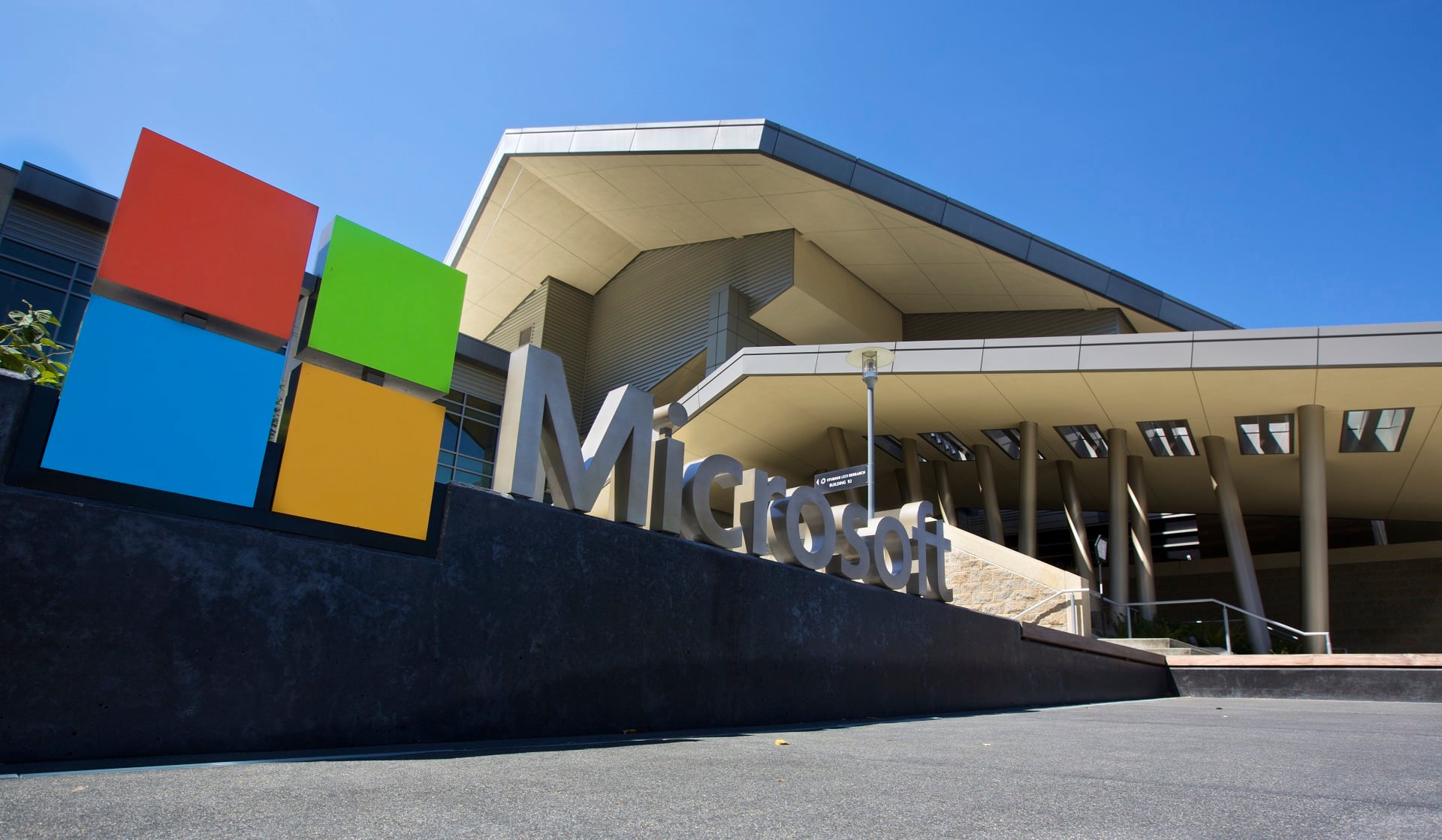 Microsoft cắt giảm khoảng 1000 nhân viên giữa lúc tình hình đang khó khăn