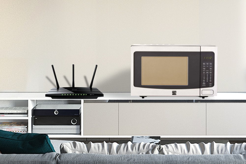 Vì sao sóng Wifi cùng tần số với lò vi sóng nhưng không "nướng chín" chúng ta?