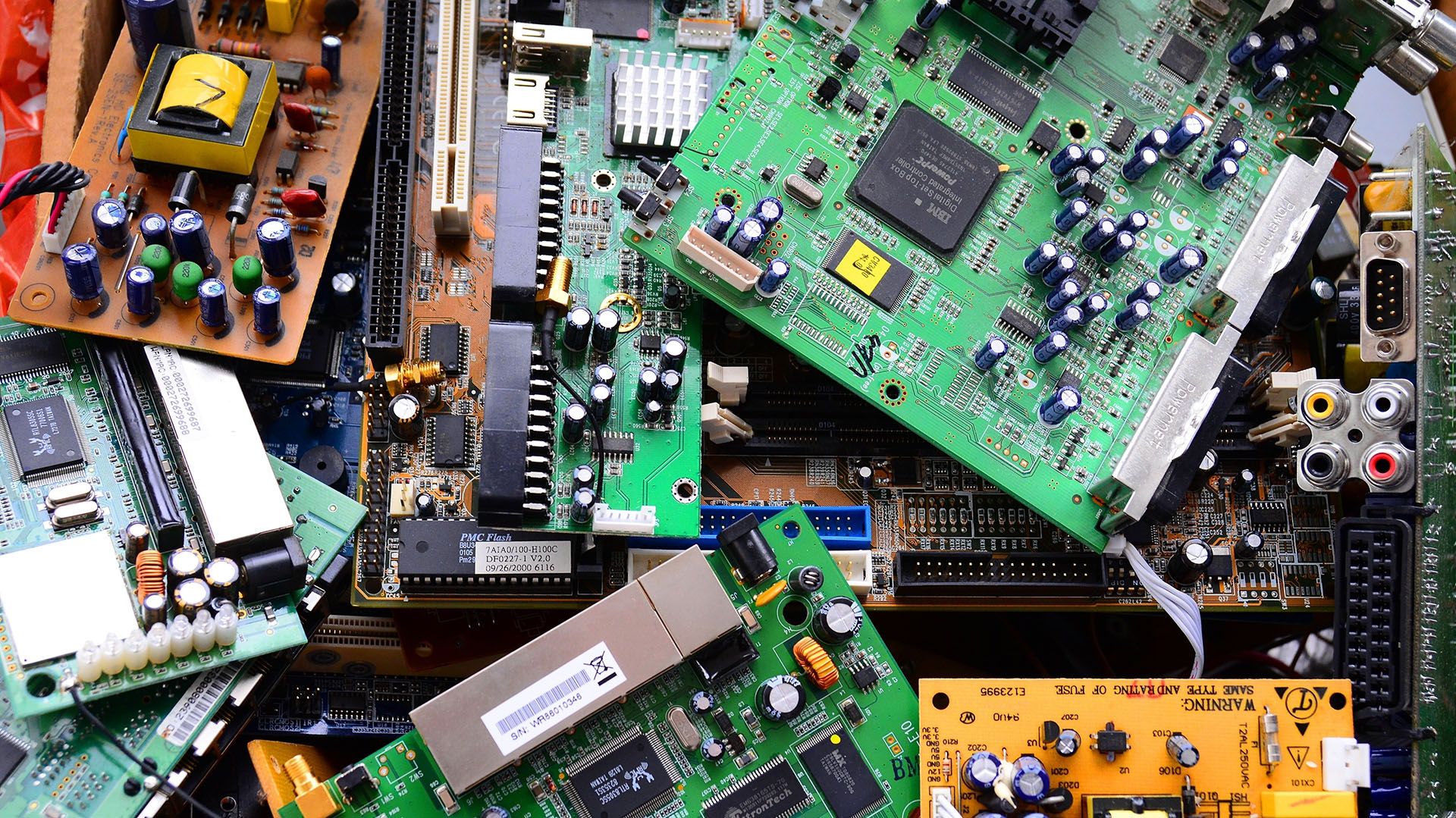 Dell tái chế rác thải công nghệ trong 11 năm cũng không bằng loài người xả ra trong 1 năm