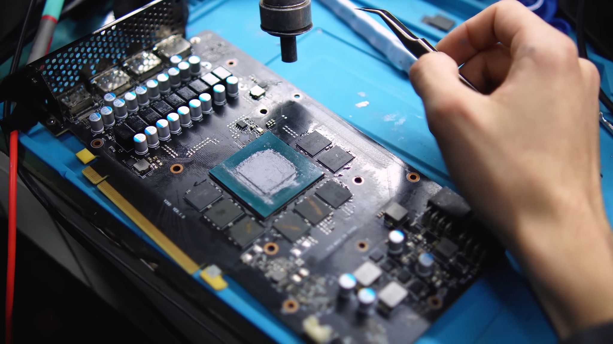 Khéo tay hay mò, modder nâng gấp đôi VRAM cho RTX 3070 giúp card mạnh hơn gấp 9 lần