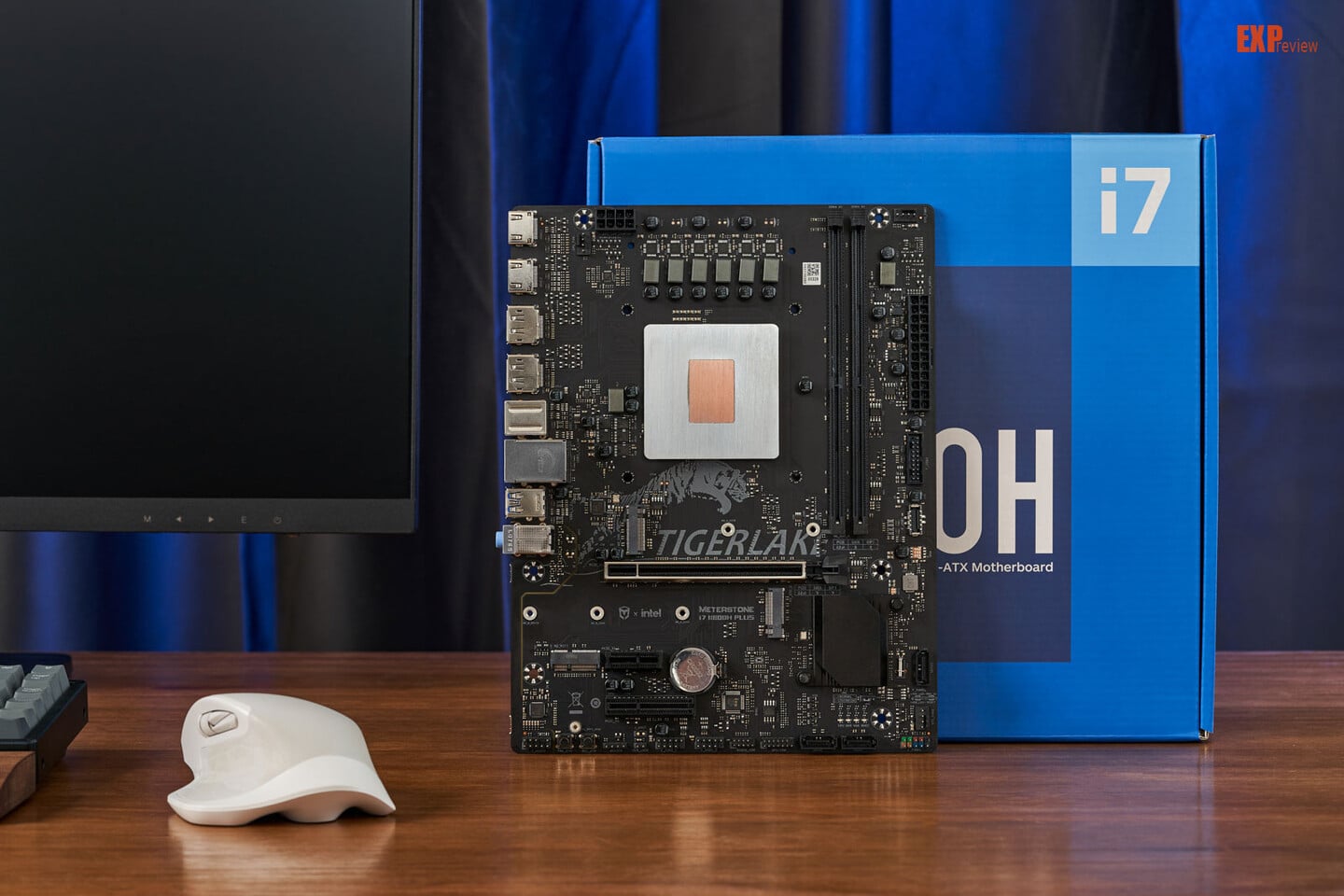 Xuất hiện bo mạch chủ Trung Quốc gắn sẵn CPU Intel laptop thế hệ 11