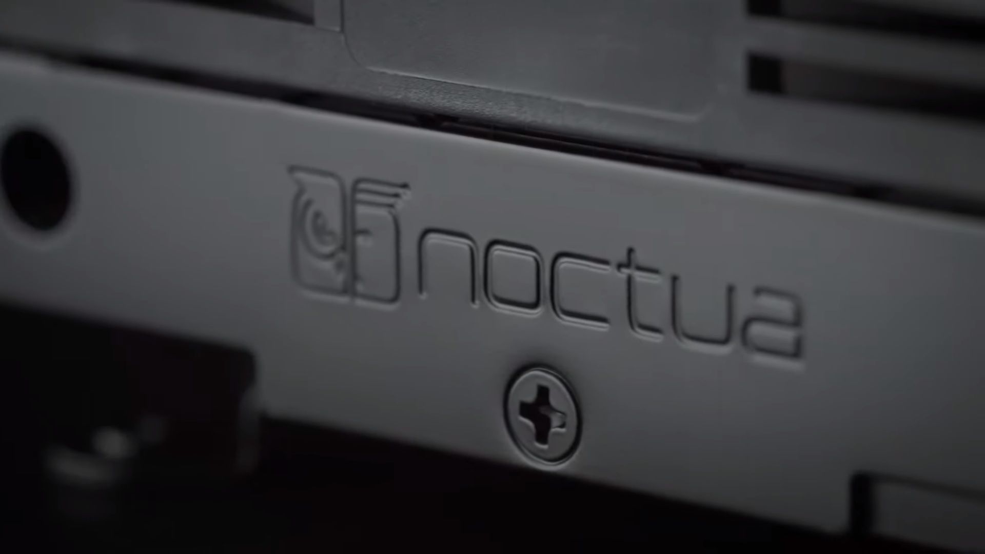 Chiều lòng game thủ, Noctua ra mắt một loạt quạt tản nhiệt màu đen vào cuối 2020 đầu 2021