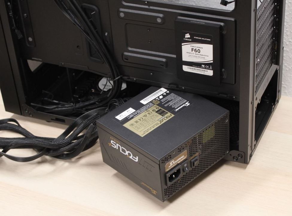 Vì sao các mẫu case gaming hiện nay đều thường đặt nguồn dưới đáy?