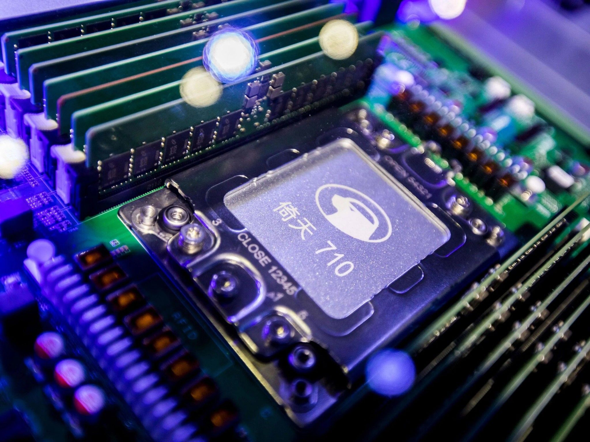 Alibaba hé lộ CPU “nhà trồng” chứa 128 nhân Armv9, hỗ trợ DDR5 và PCIe 5.0