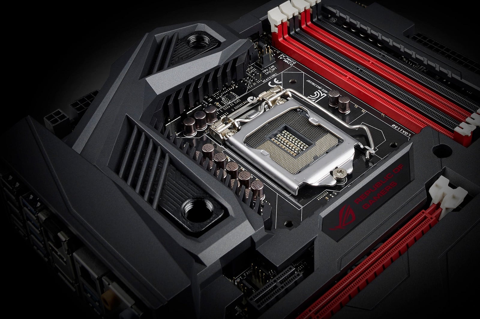 Vì sao chúng ta không thể cắm điện trực tiếp vào mainboard?