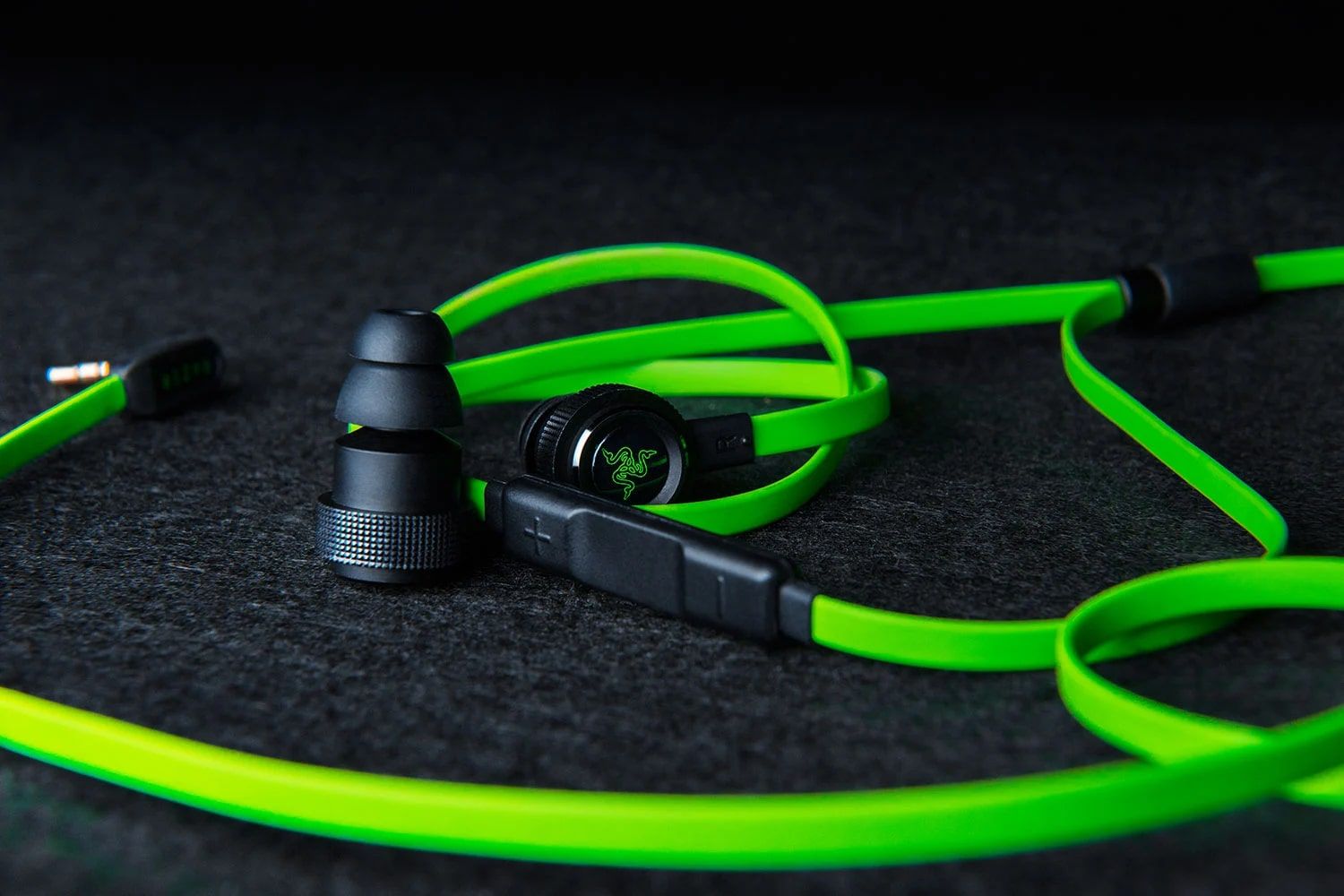 Razer Hammerhead PRO V2 – Tai nghe in-ear cá tính giúp game thủ mobile tự tin leo rank, giá 750.000 VNĐ