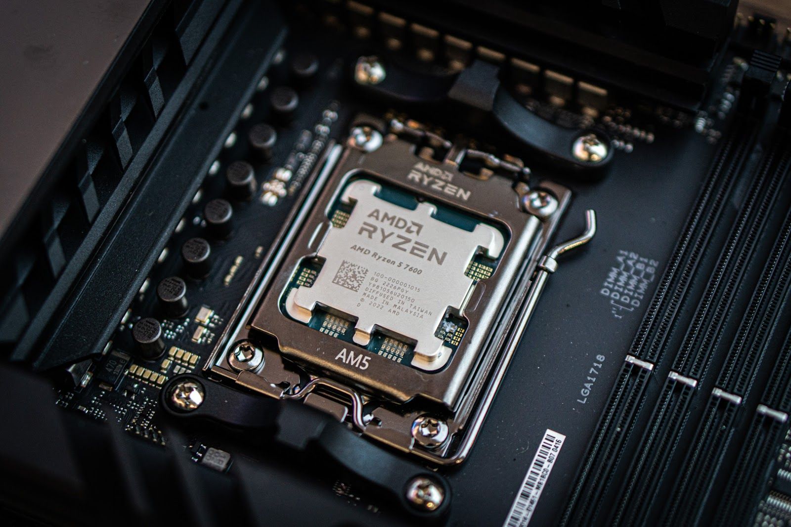 AMD Ryzen 5 7600 giá 6.300.000 VNĐ đã giúp đưa nền tảng AM5 đến gần với game thủ hơn bao giờ hết