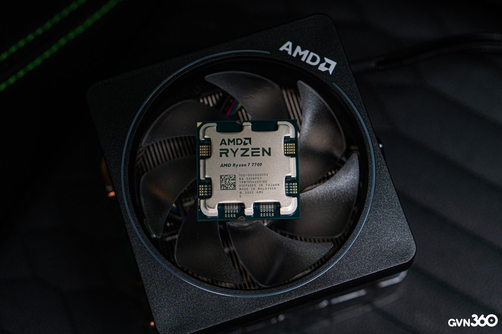 Mua AMD Ryzen 7 7700 8 nhân 16 luồng được luôn tản cao cấp Wraith Prism RGB với giá chưa đến 9 triệu đồng