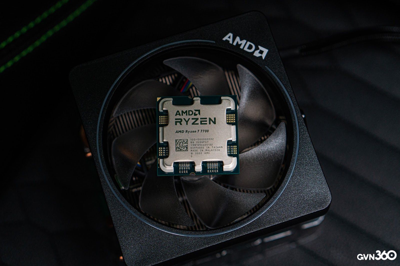 Mua AMD Ryzen 7 7700 8 nhân 16 luồng được luôn tản cao cấp Wraith Prism RGB với giá chưa đến 9 triệu đồng