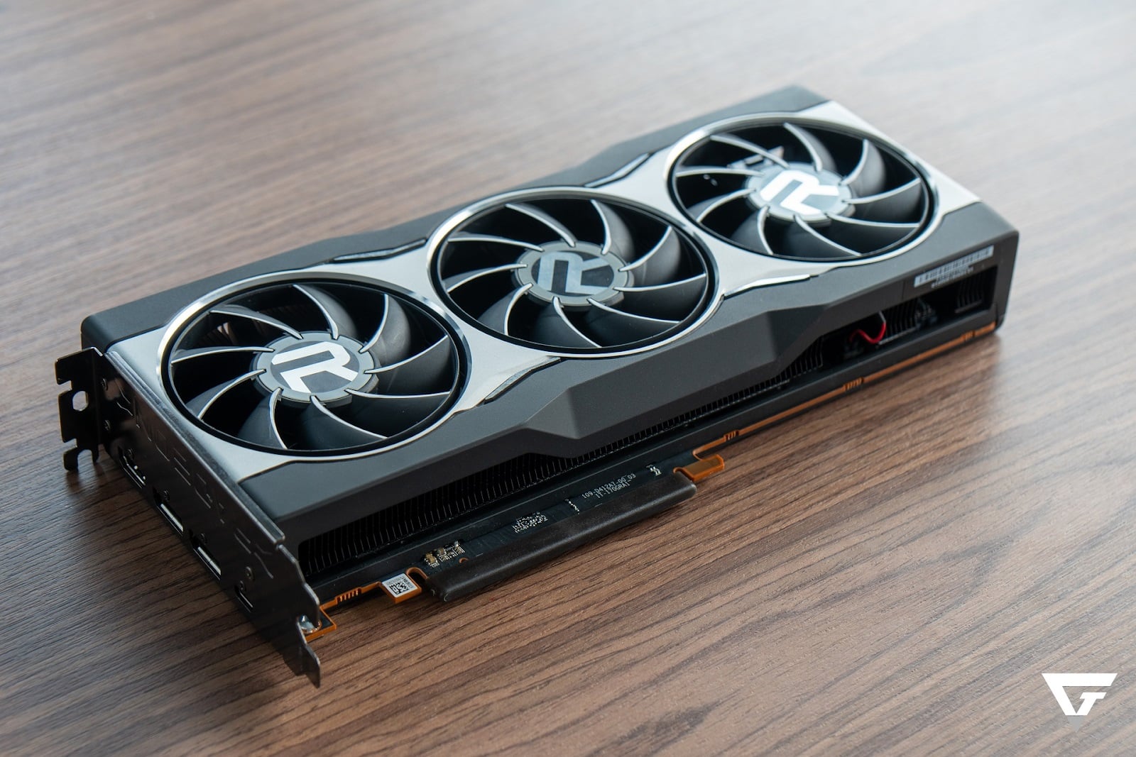 Trải nghiệm Radeon RX 6800: AMD tái xuất ở phân khúc card gaming cao c ...