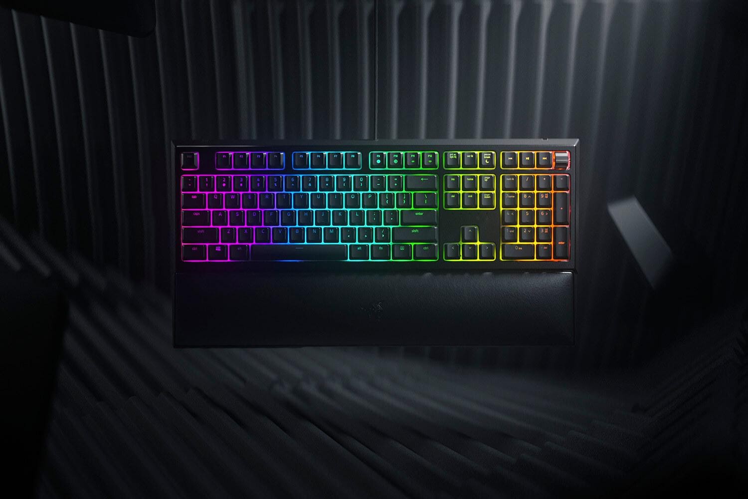 Razer ra mắt bàn phím gaming giả cơ Ornata V2 cải tiến đệm kê tay và nút media, giá 99 đô