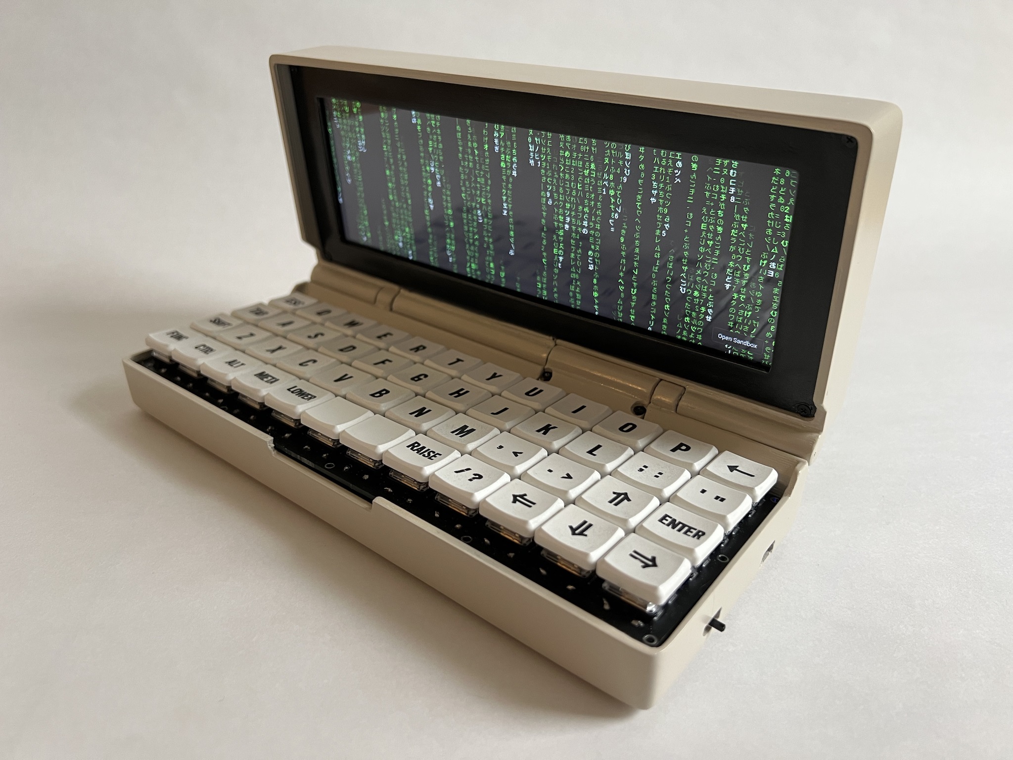 Xuất hiện PC độ bằng linh kiện in 3D, nhỏ xíu nhưng có cả bàn phím cơ