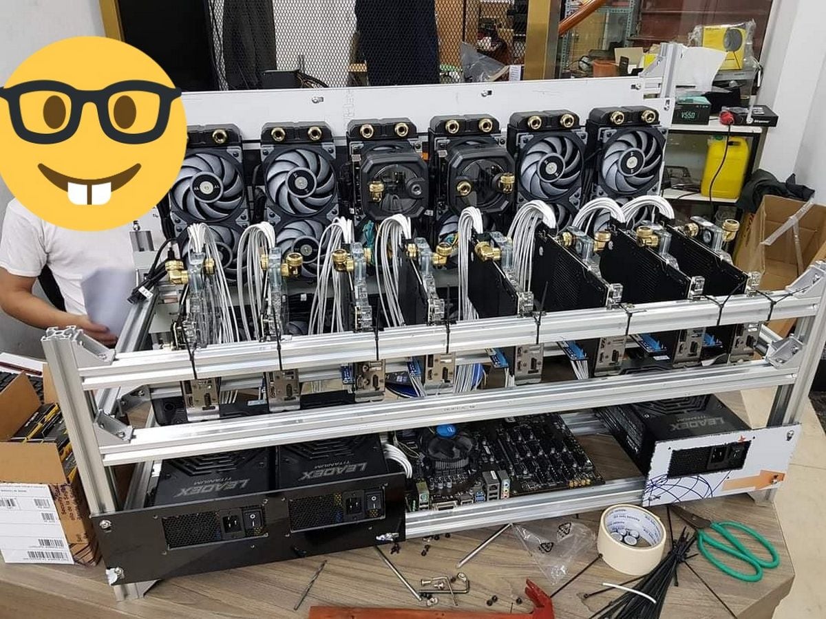 Để đạt công lực đào coin tối đa, nông dân đầu tư nguyên dàn tản nhiệt nước custom cho 10 con trâu cày NVIDIA RTX 3090