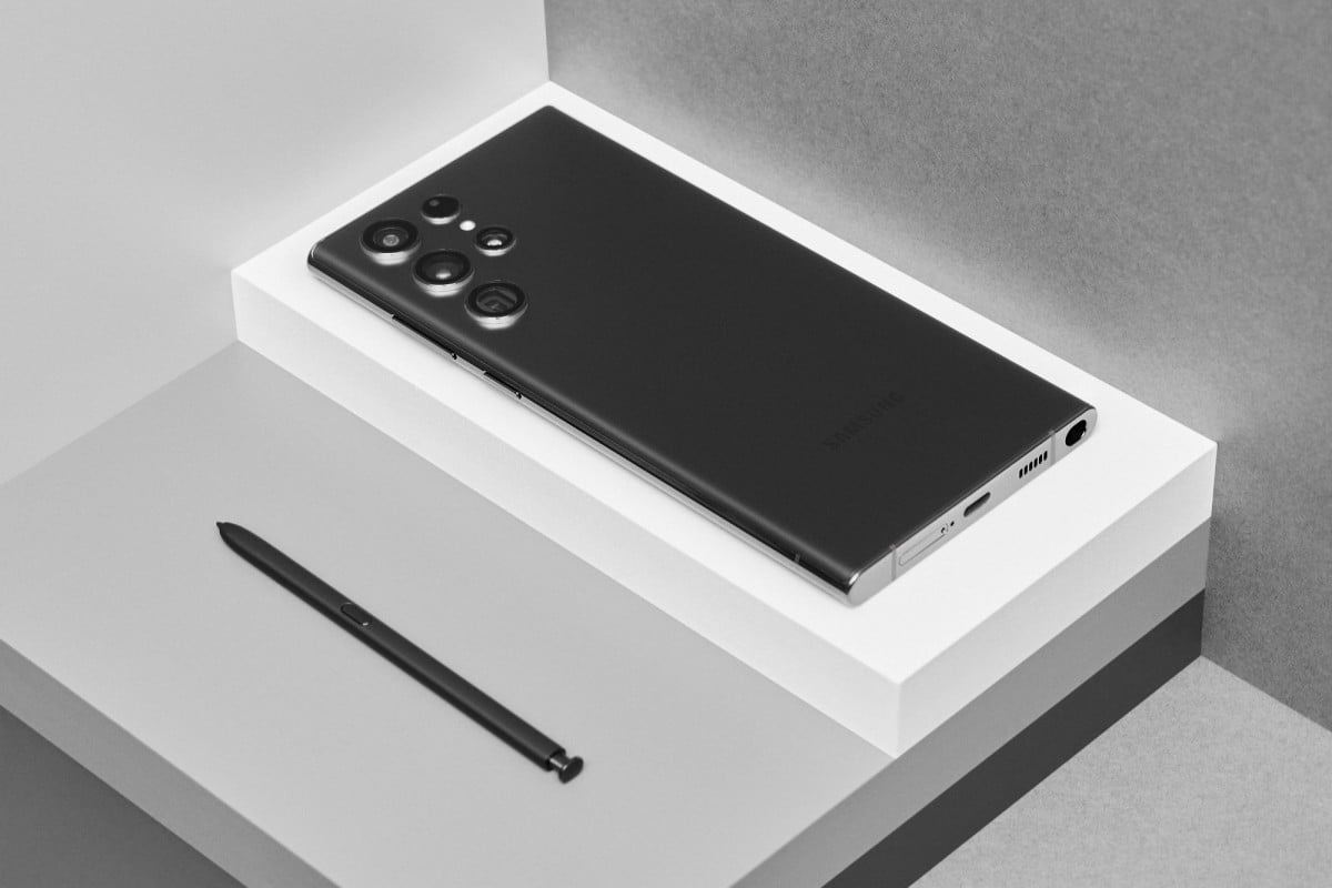 Samsung ra mắt Galaxy S22 Ultra cùng bút S Pen, giá từ 1200 đô