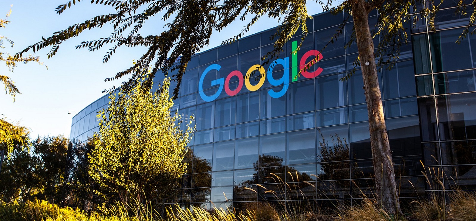 Dù công ty mẹ của Google cán mốc 1 ngàn tỉ USD nhưng vẫn thua Công ty Dầu Ả Rập Xê Út
