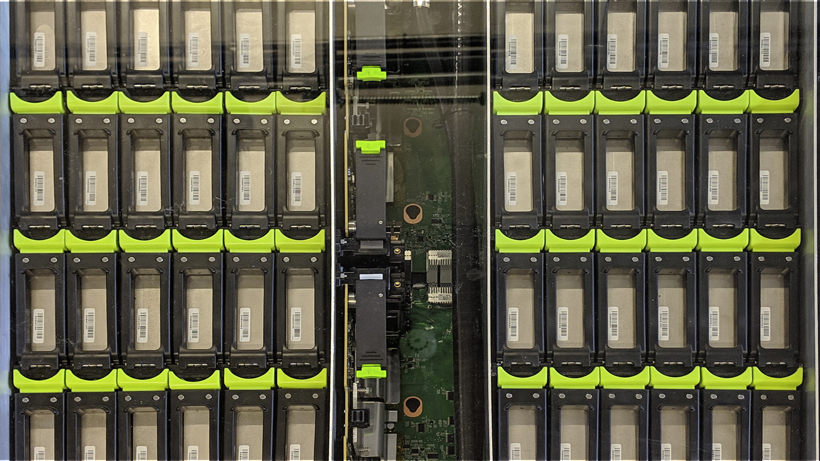 HDD làm mát bởi hệ thống nhúng bằng chất lỏng “single-phase” sẽ bền bỉ hơn, giúp tiết kiệm chi phí